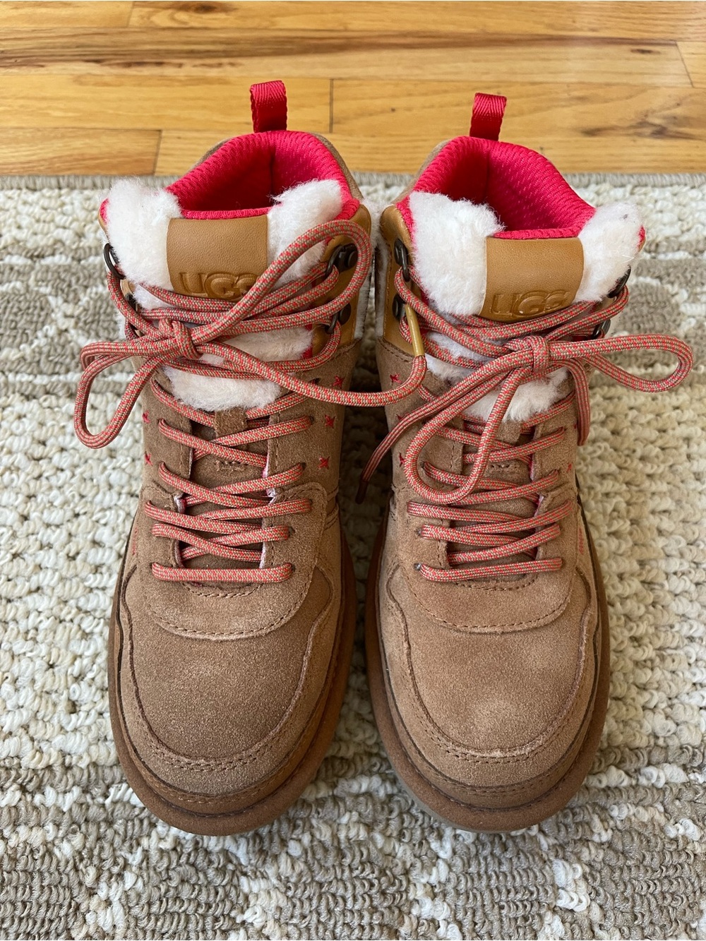 UGG Women’s highland high heritage Chestnut / Fiery Red Suede size 7.5, new